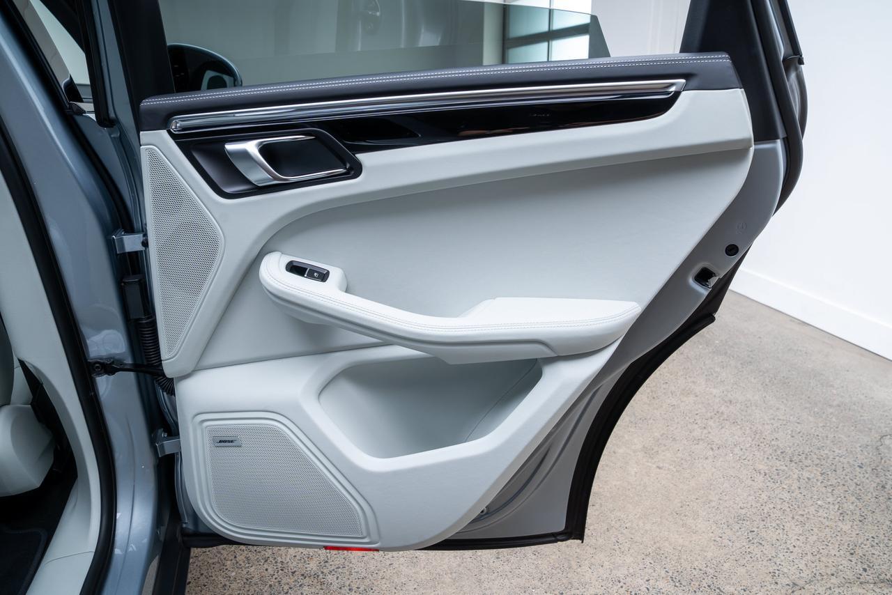 2026 Porsche Macan S Premium Package Plus / Sport Chrono Package Portland OR