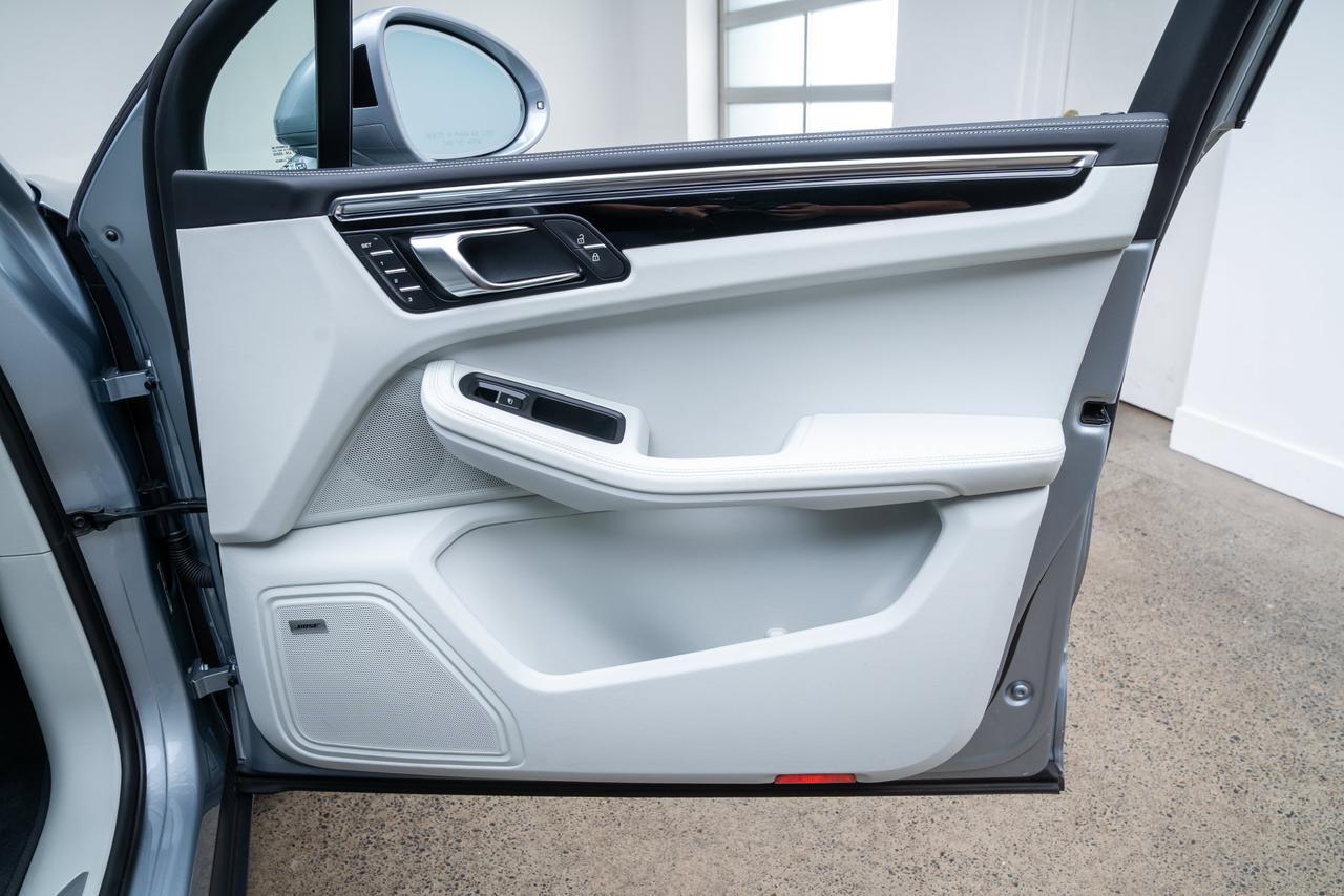 2026 Porsche Macan S Premium Package Plus / Sport Chrono Package Portland OR