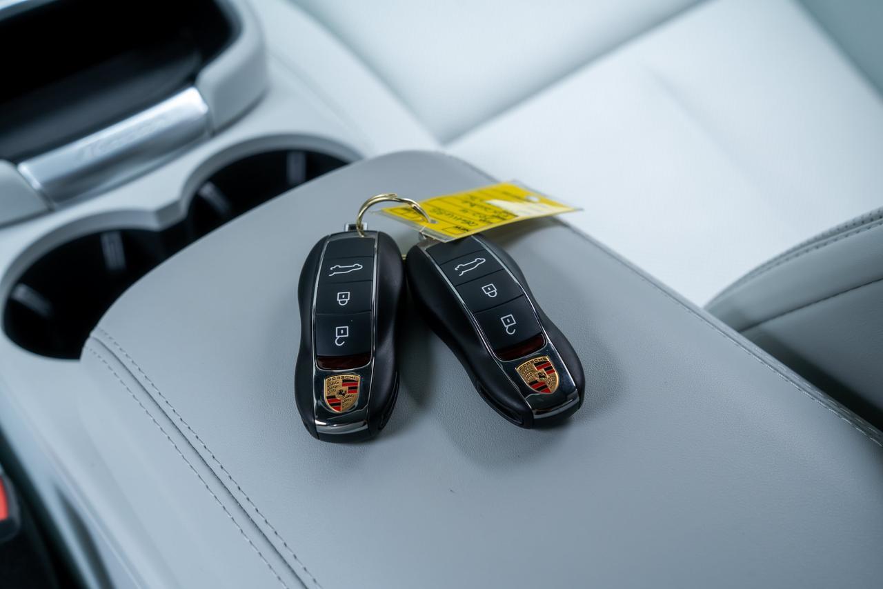 2026 Porsche Macan S Premium Package Plus / Sport Chrono Package Portland OR
