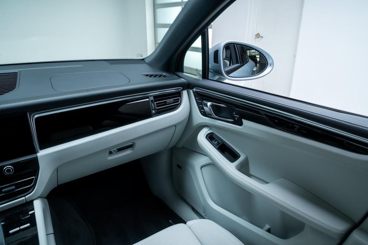 2026 Porsche Macan S Premium Package Plus / Sport Chrono Package Portland OR