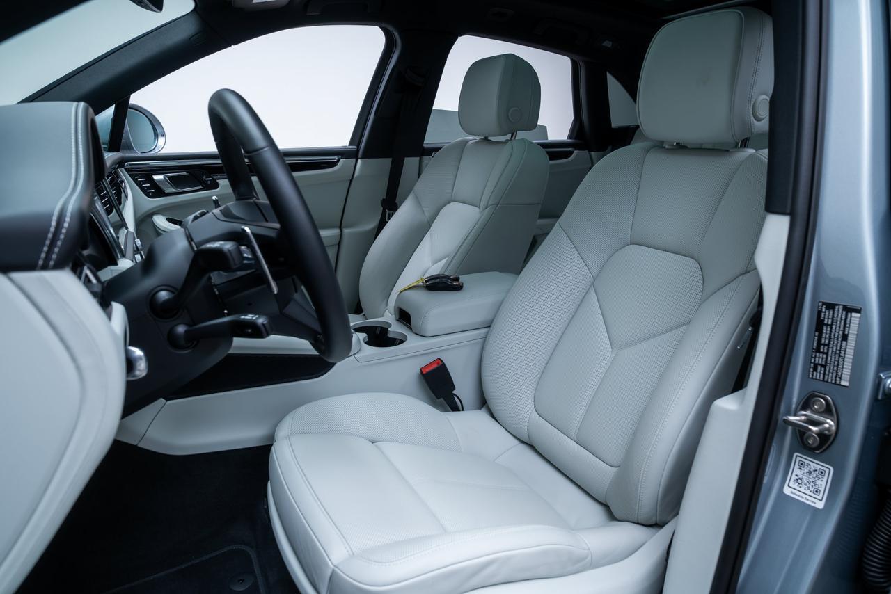 2026 Porsche Macan S Premium Package Plus / Sport Chrono Package Portland OR