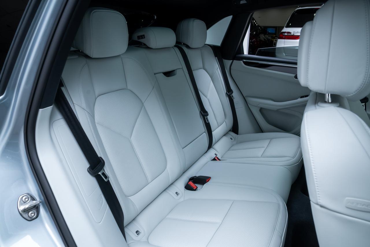 2026 Porsche Macan S Premium Package Plus / Sport Chrono Package Portland OR