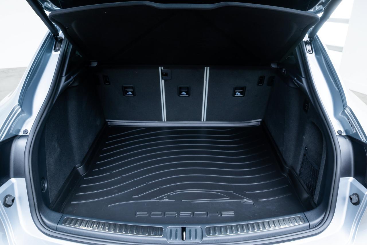 2026 Porsche Macan S Premium Package Plus / Sport Chrono Package Portland OR
