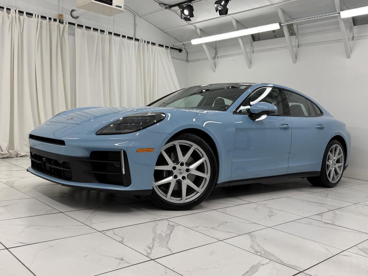 2026 Porsche Panamera 4 photo 2