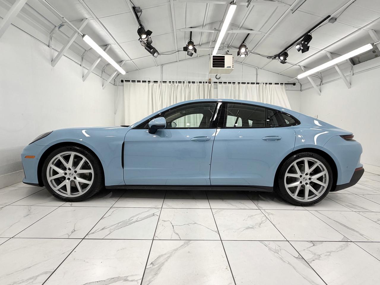 2026 Porsche Panamera 4 photo 4
