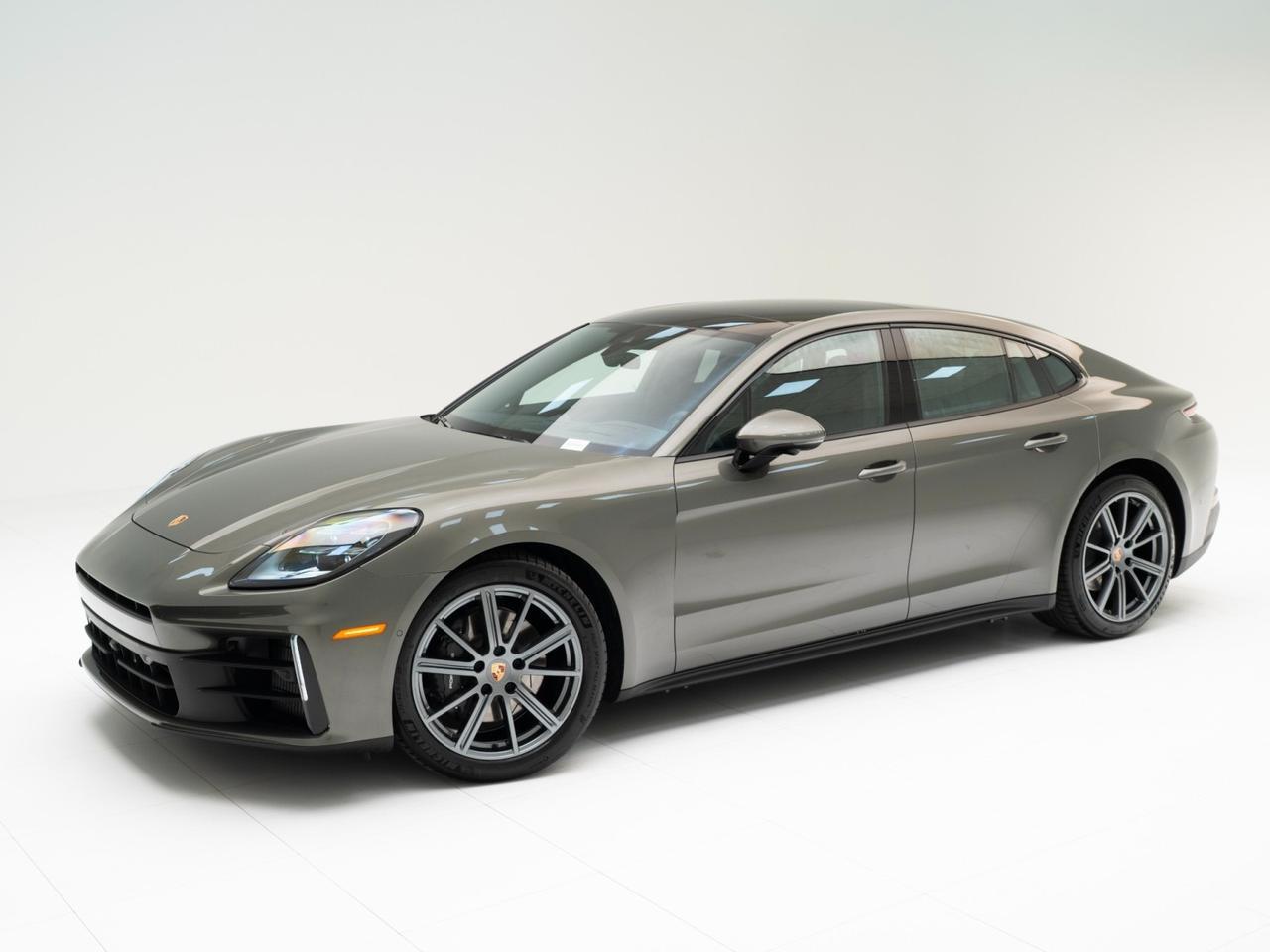 2026 Porsche Panamera 4