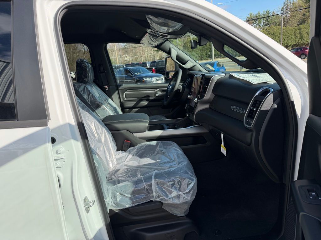 2026 Ram 1500 BIG HORN CREW CAB 4X4 5'7 BOX Orange MA