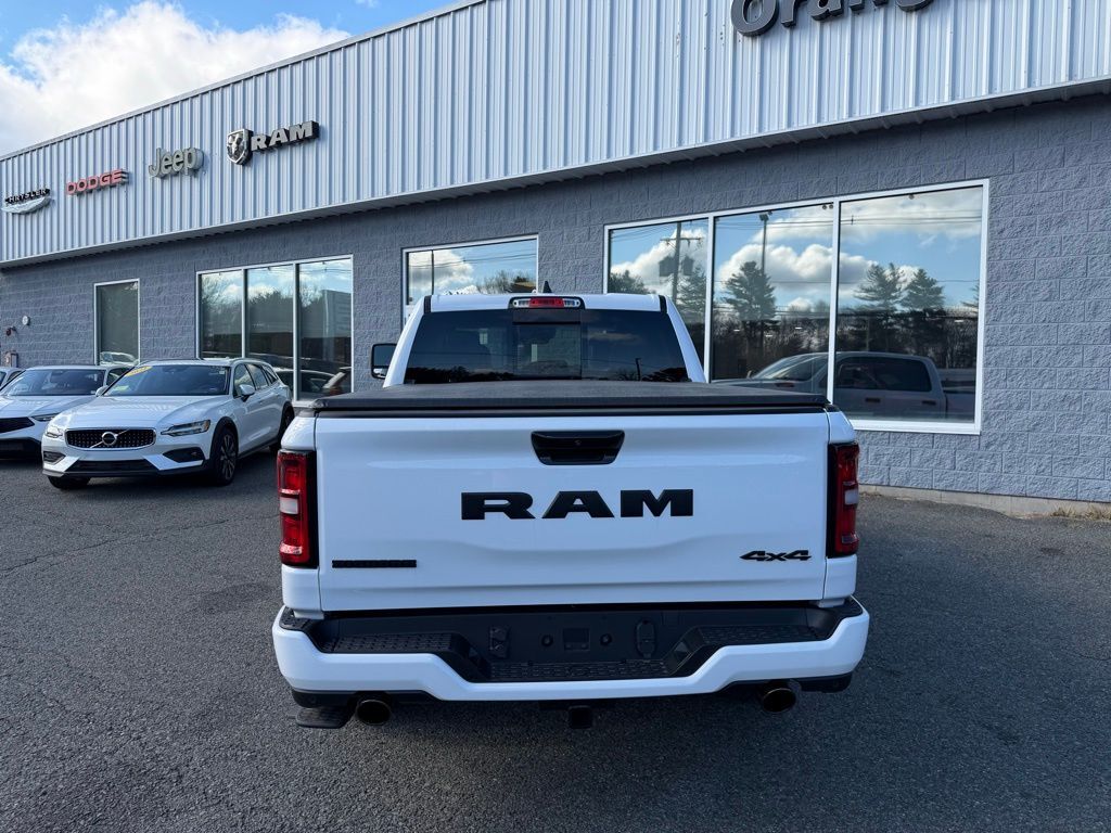 2026 Ram 1500 BIG HORN CREW CAB 4X4 5'7 BOX Orange MA