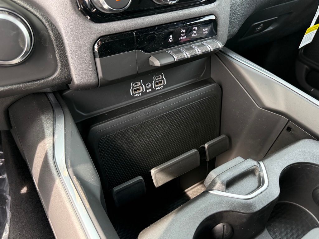 2026 Ram 1500 Big Horn/Lone Star Crestwood KY