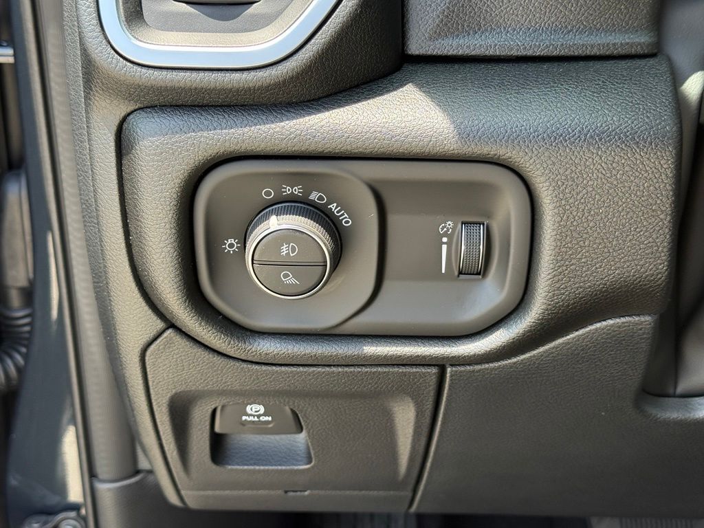 2026 Ram 1500 Express Crestwood KY