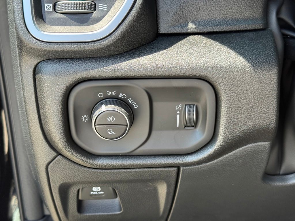 2026 Ram 1500 Express Crestwood KY