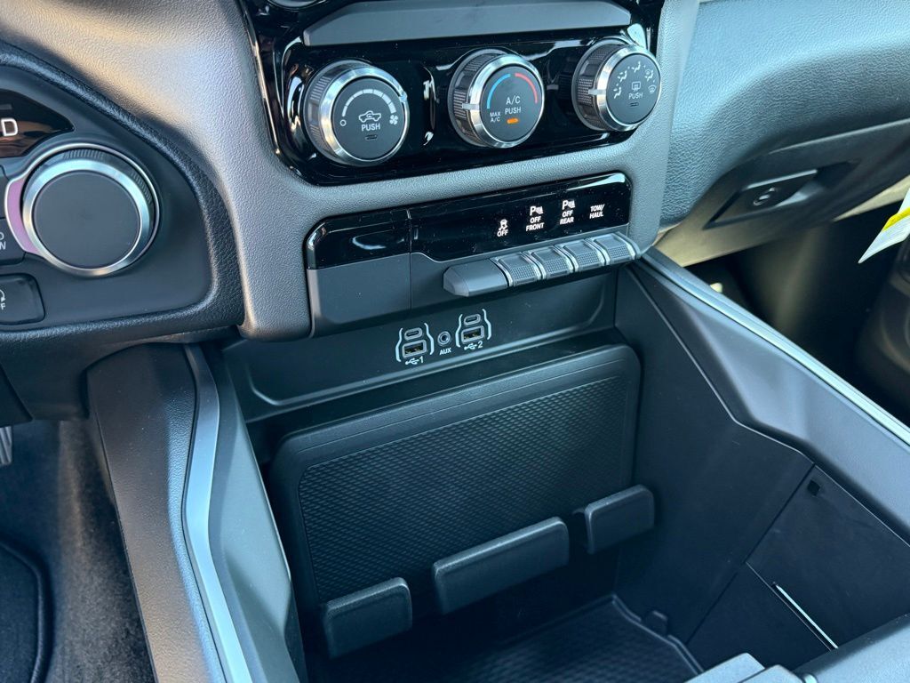 2026 Ram 1500 Express Crestwood KY