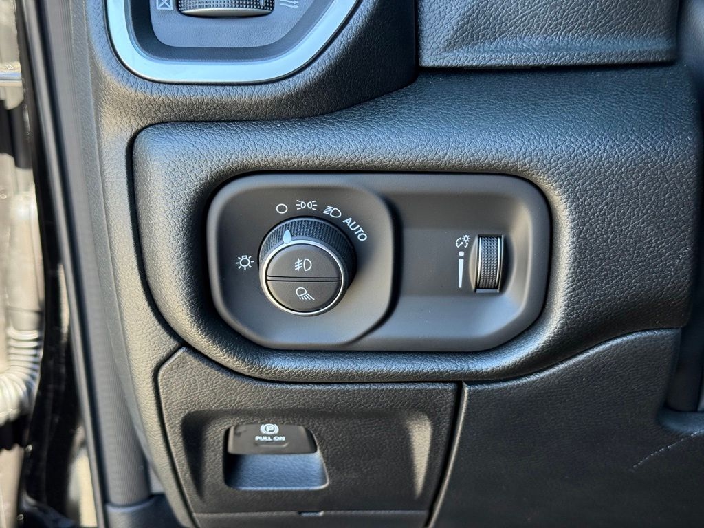 2026 Ram 1500 Express Crestwood KY