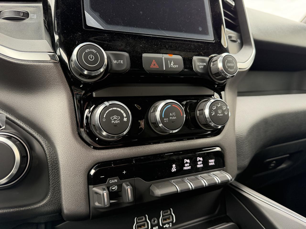 2026 Ram 1500 Express Crew Cab 4x4 | 3L Hurricane | Black Edition | Sport Hood | 20IN Wheels | Side Steps Redwater AB