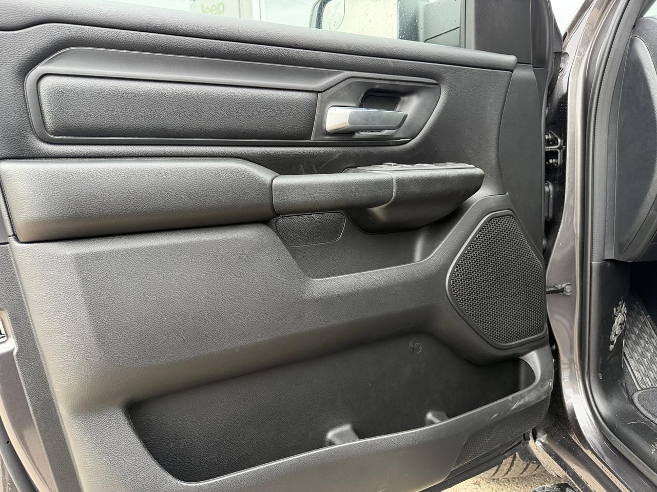 2026 Ram 1500 Express Crew Cab 4x4 | 3L Hurricane | Black Edition | Sport Hood | 20IN Wheels | Side Steps Redwater AB