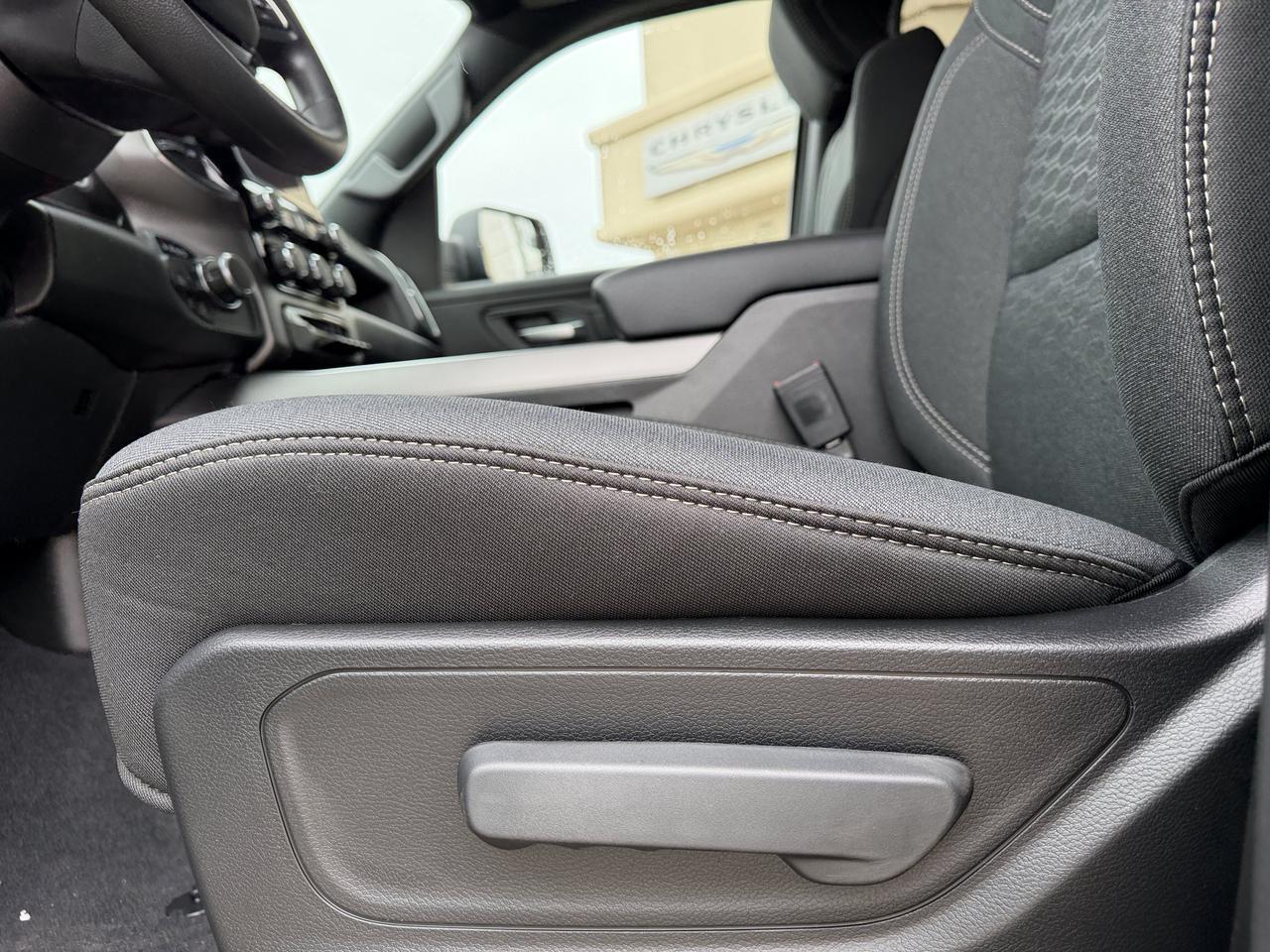 2026 Ram 1500 Express Quad Cab 4x4 | V6 | 20IN Wheels | Remote Start | Backup Camera | Towing Capability Redwater AB