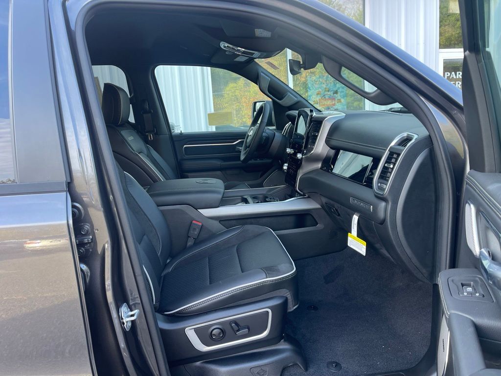 2026 Ram 1500 LARAMIE CREW CAB 4X4 5'7 BOX Orange MA
