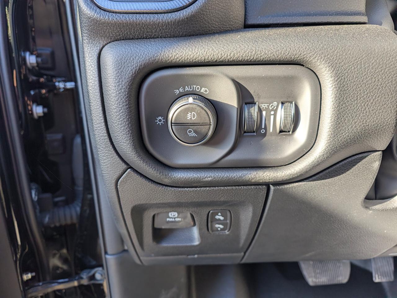 2026 Ram 1500 Sport Crew Cab 4x4 | V8 HEMI | 12IN Display | NAV | Premium Heated Vented Seats | 22IN Wheels Redwater AB