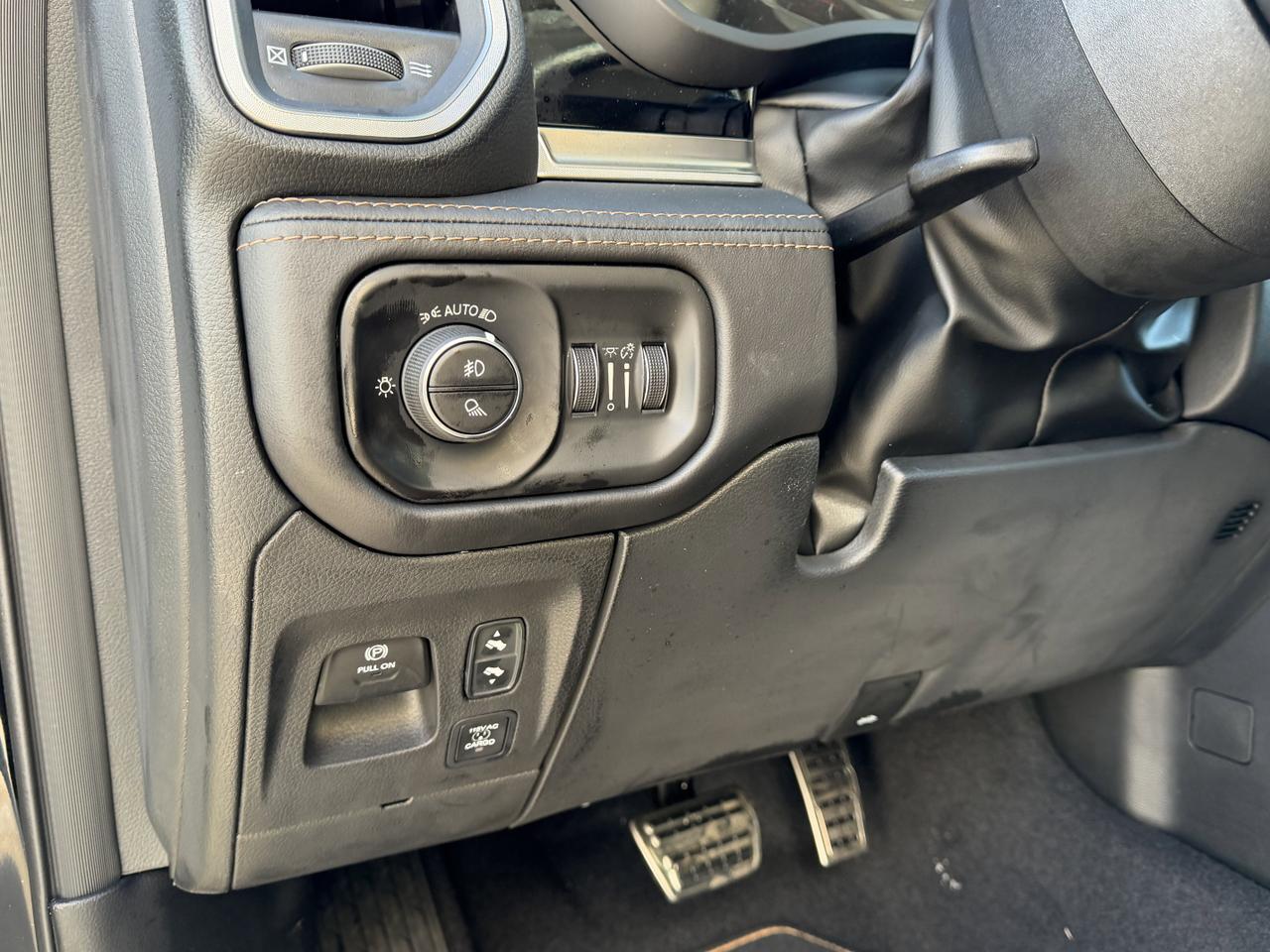 2026 Ram 1500 Tungsten Crew Cab 4x4 | 3L Hurricane | Premium Leather | Dual Pane Sunroof | NAV | 22IN Wheels Redwater AB