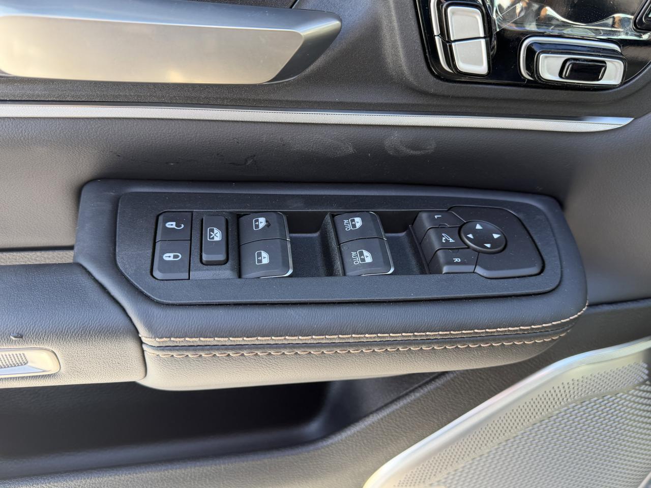 2026 Ram 1500 Tungsten Crew Cab 4x4 | 3L Twin Turbo | Massaging Leather | Klipsch Audio | 22IN Wheels | Sunroof Redwater AB