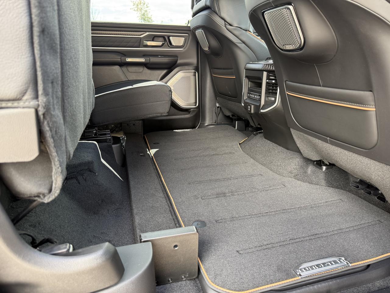 2026 Ram 1500 Tungsten Crew Cab 4x4 | 3L Twin Turbo | Serrano Green | Black Leather | Massaging Seats | Sunroof Redwater AB