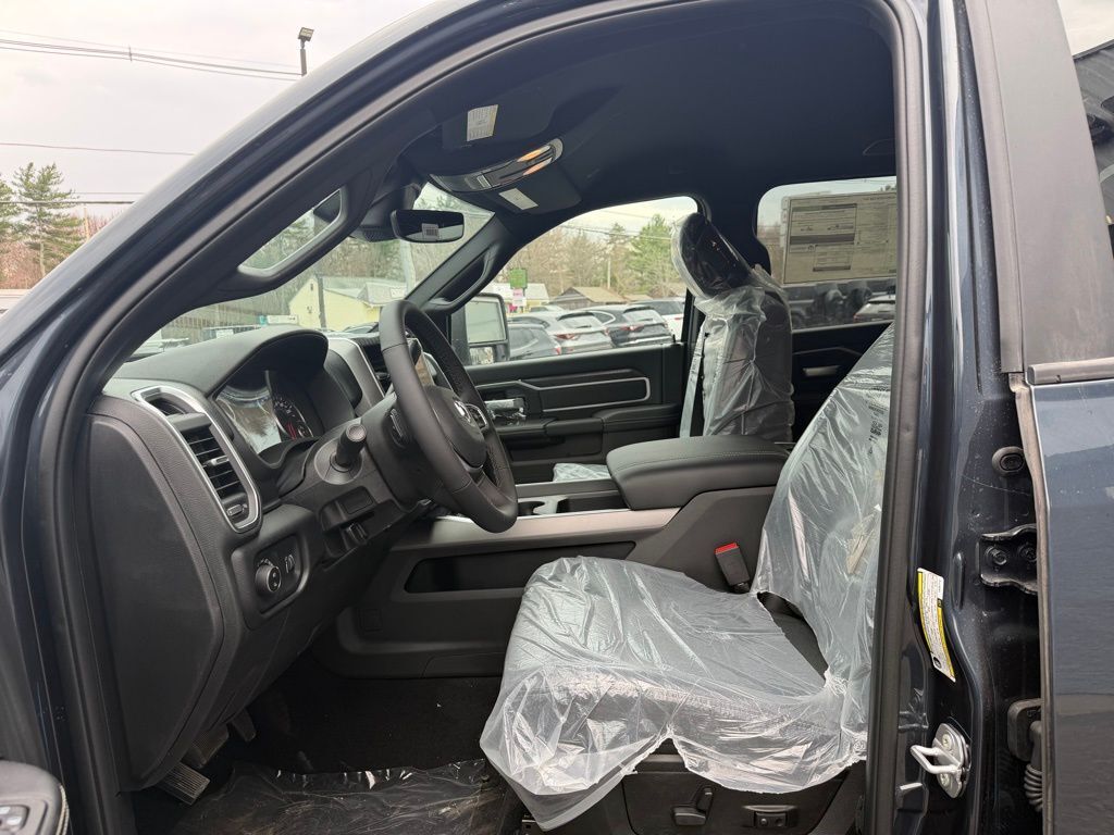 2026 Ram 2500 BIG HORN CREW CAB 4X4 6'4 BOX Orange MA