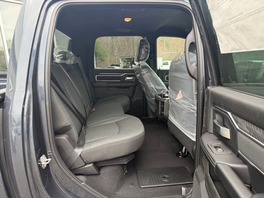 2026 Ram 2500 BIG HORN CREW CAB 4X4 6'4 BOX Orange MA