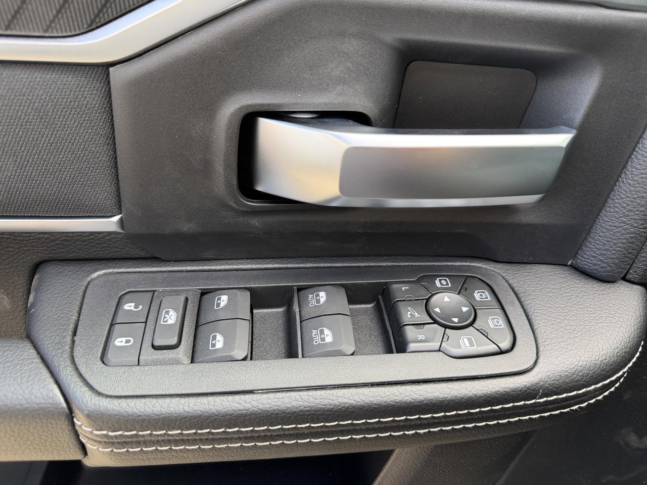2026 Ram 2500 Big Horn Crew Cab 4x4 | Cummins Diesel | Night Edition | 12IN Touchscreen | NAV | Heated Seats Redwater AB