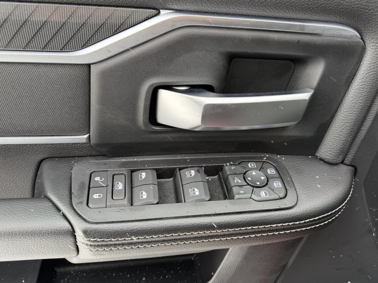 2026 Ram 2500 Big Horn Night Edition Crew Cab 4x4 | NAV | 12IN Display | 20IN Wheels | Remote Start | Molten Red Redwater AB