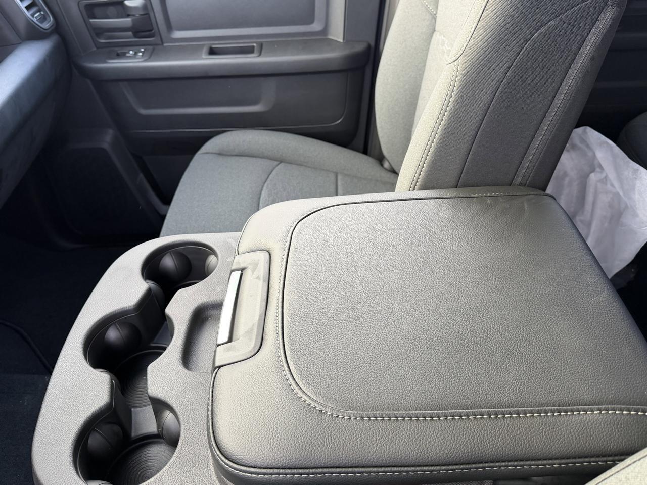 2026 Ram 2500 Black Express Crew Cab 4x4 | Cummins Diesel | 12IN Display | NAV | 5th Wheel Prep | Mopar Steps Redwater AB