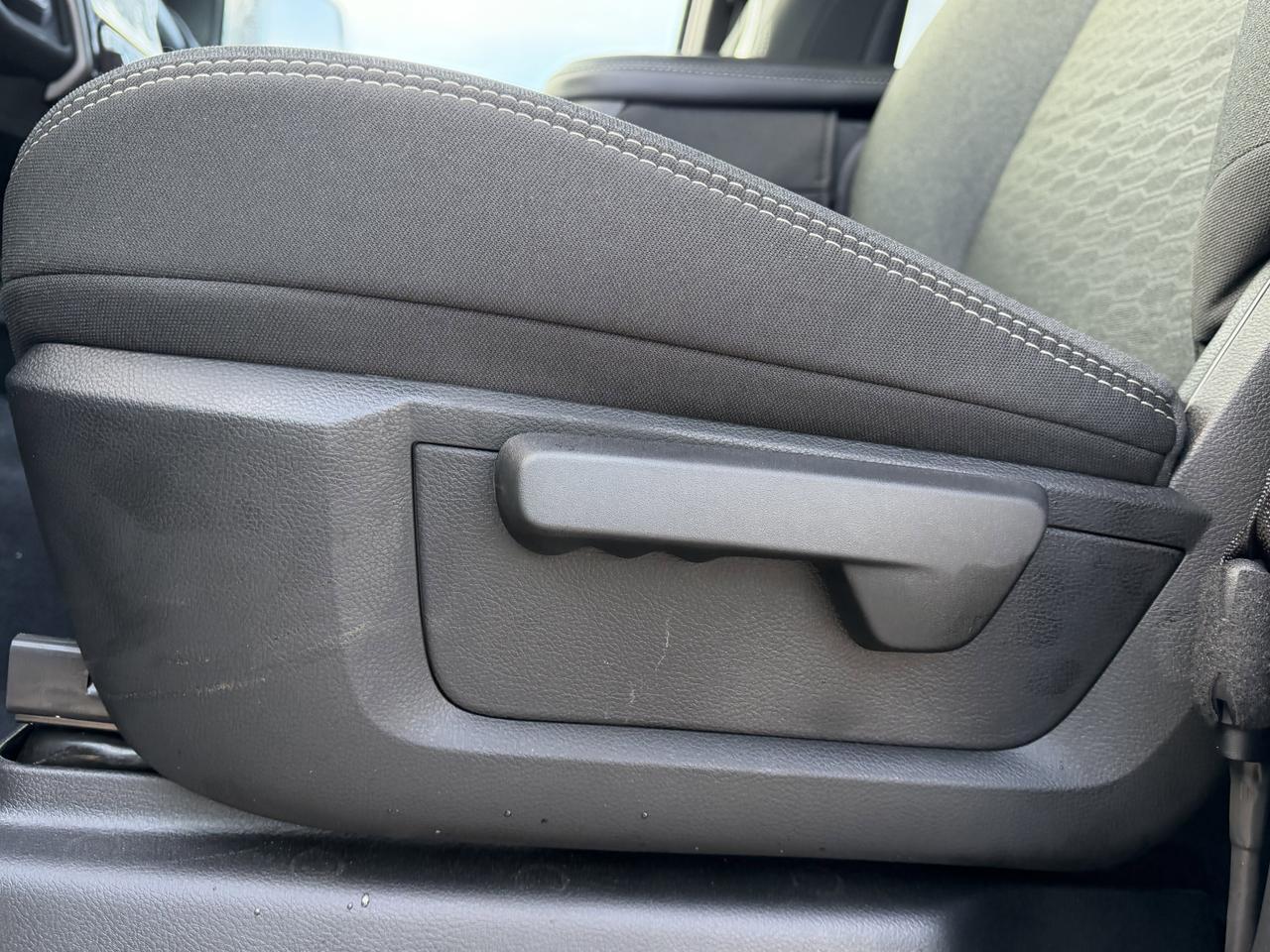 2026 Ram 2500 Black Express Crew Cab 4x4 | Cummins Diesel | 12IN Display | NAV | 5th Wheel Prep | Mopar Steps Redwater AB