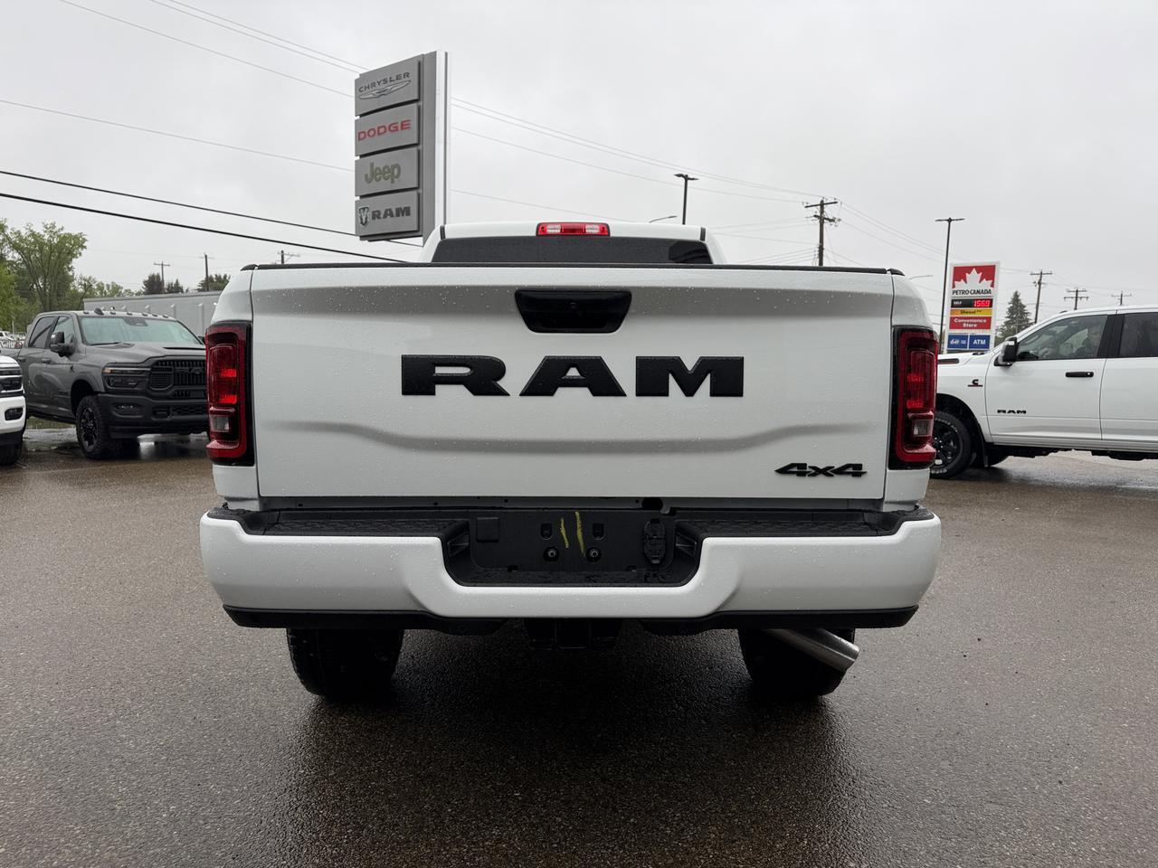 2026 Ram 2500 Black Express Crew Cab 4x4 | HEMI V8 | NAV | 20IN Black Wheels | Class V Towing Redwater AB