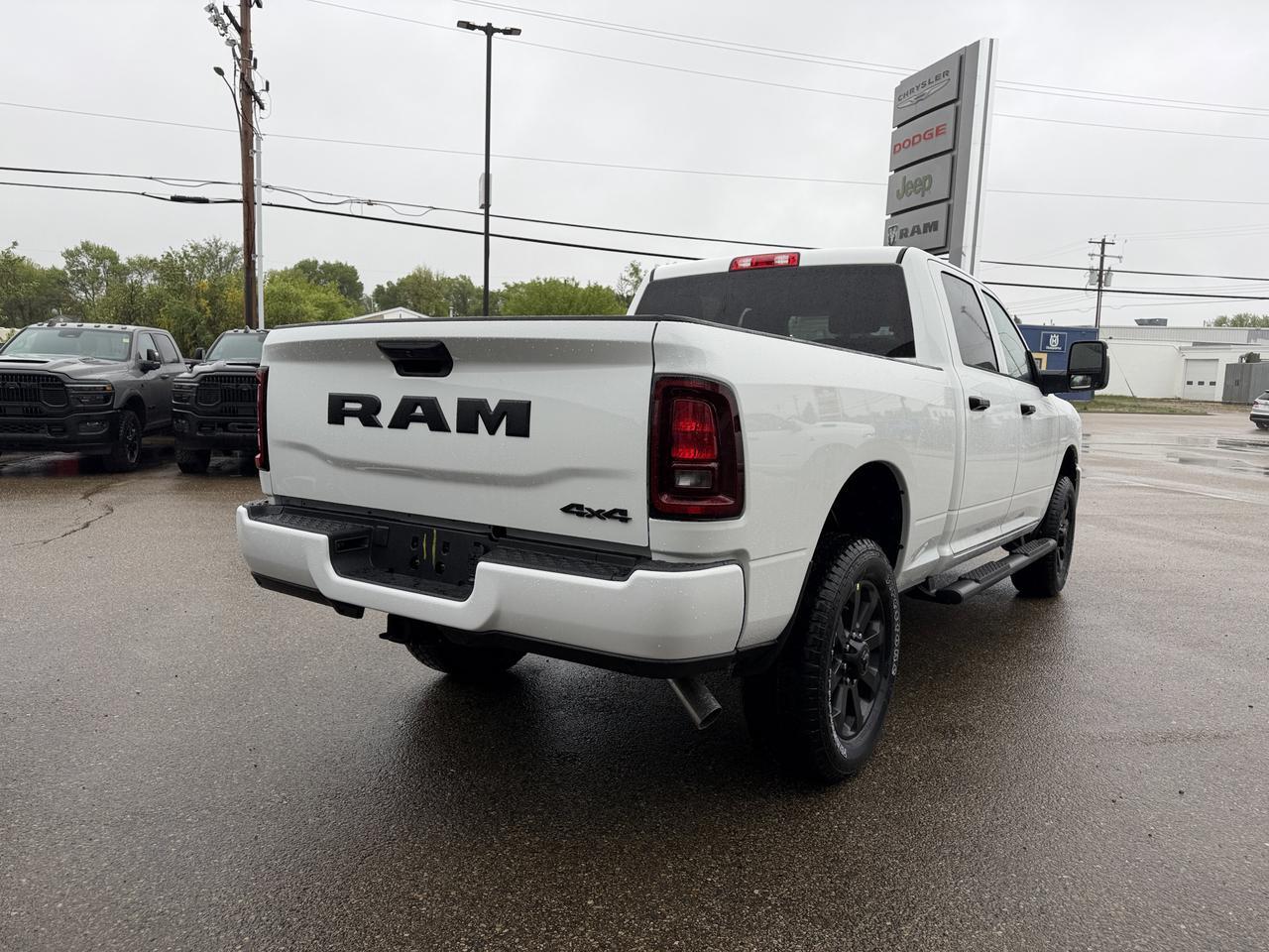 2026 Ram 2500 Black Express Crew Cab 4x4 | HEMI V8 | NAV | 20IN Black Wheels | Class V Towing Redwater AB