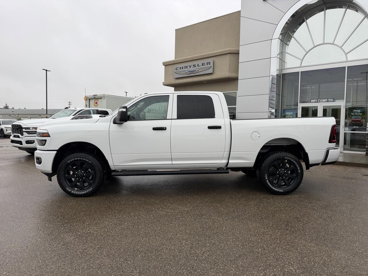 2026 Ram 2500 Black Express Crew Cab 4x4 | HEMI V8 | NAV | 20IN Black Wheels | Class V Towing