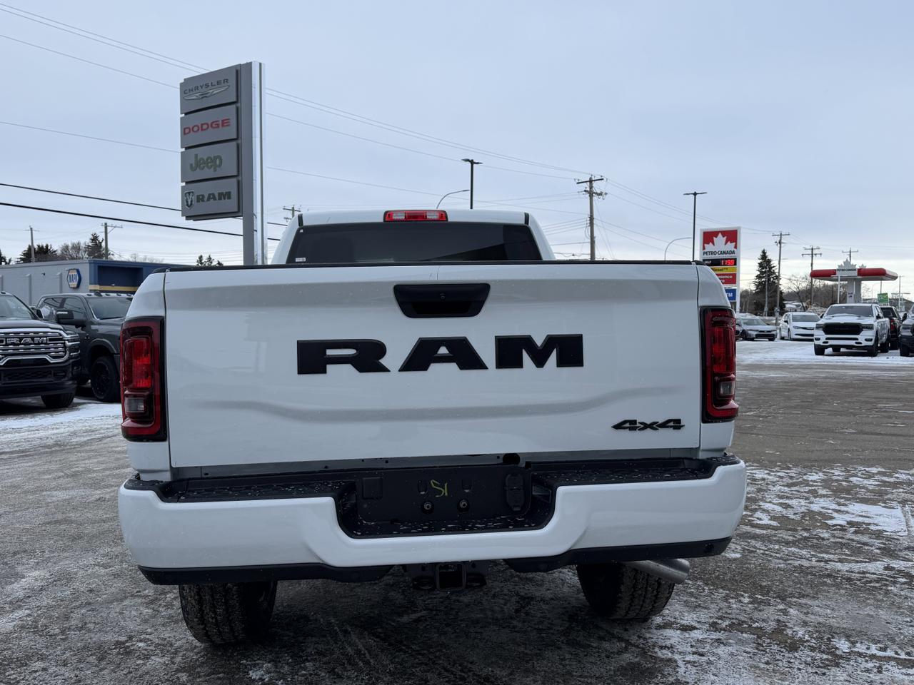 2026 Ram 2500 Black Express Crew Cab 4x4 | HEMI V8 | NAV | Backup Camera | Towing | Cloth Seats Redwater AB