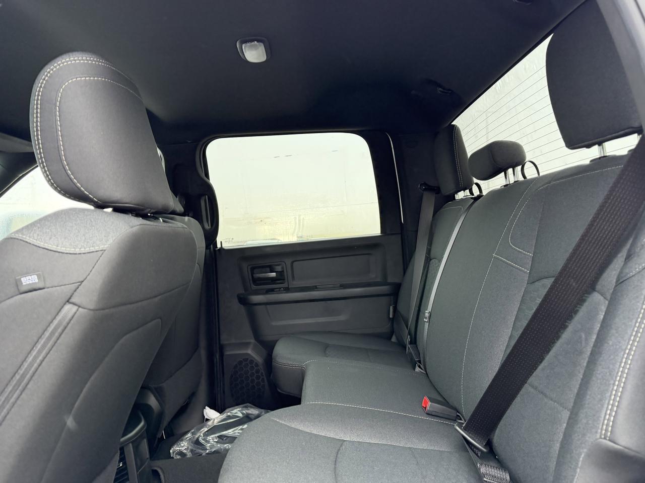 2026 Ram 2500 Black Express Crew Cab 4x4 | HEMI V8 | NAV | Backup Camera | Towing | Cloth Seats Redwater AB