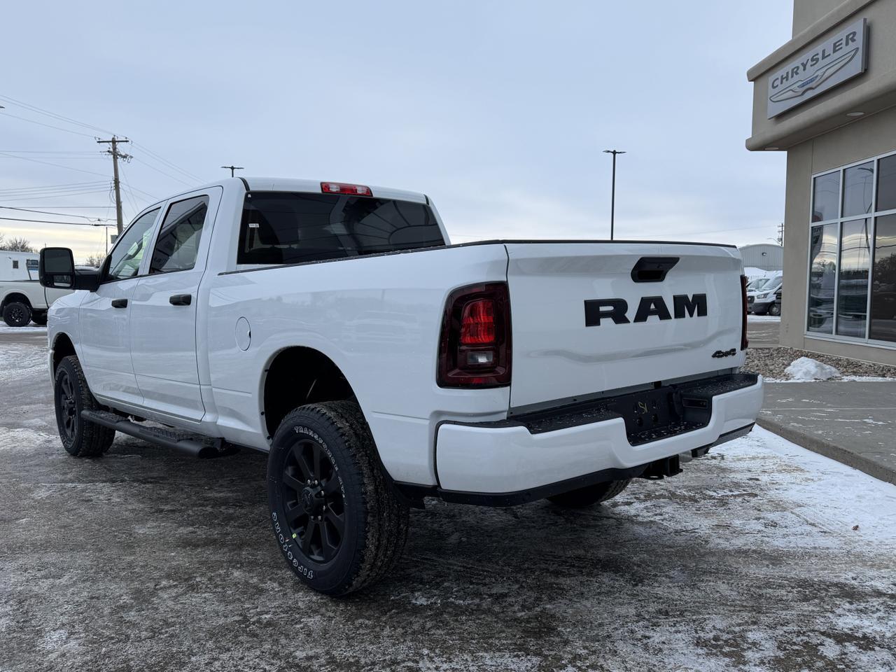 2026 Ram 2500 Black Express Crew Cab 4x4 | HEMI V8 | NAV | Backup Camera | Towing | Cloth Seats Redwater AB