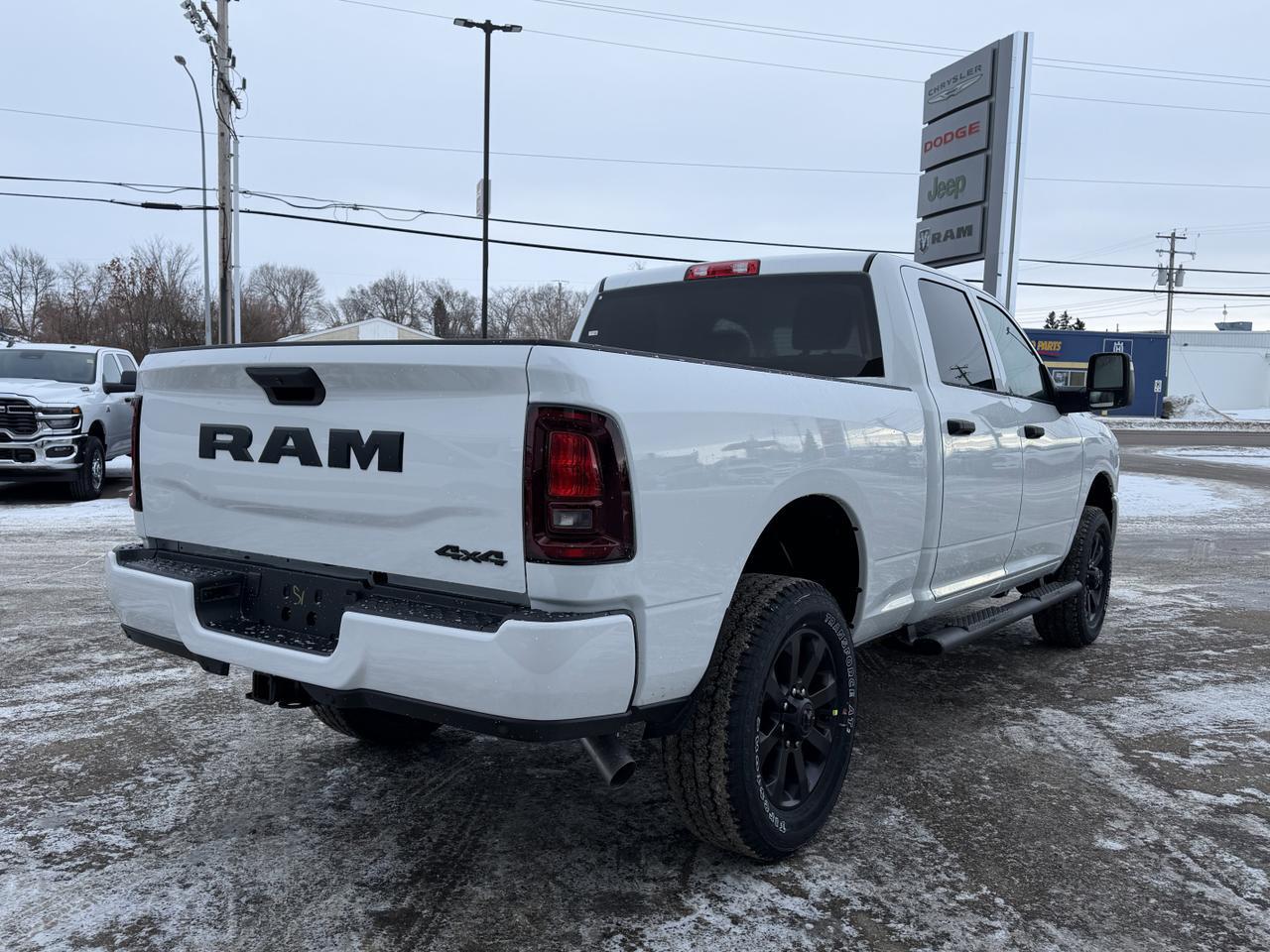 2026 Ram 2500 Black Express Crew Cab 4x4 | HEMI V8 | NAV | Backup Camera | Towing | Cloth Seats Redwater AB