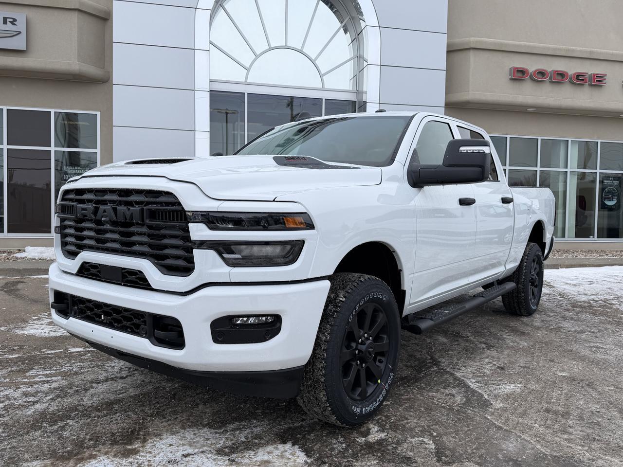 2026 Ram 2500 Black Express Crew Cab 4x4 | HEMI V8 | NAV | Backup Camera | Towing | Cloth Seats Redwater AB