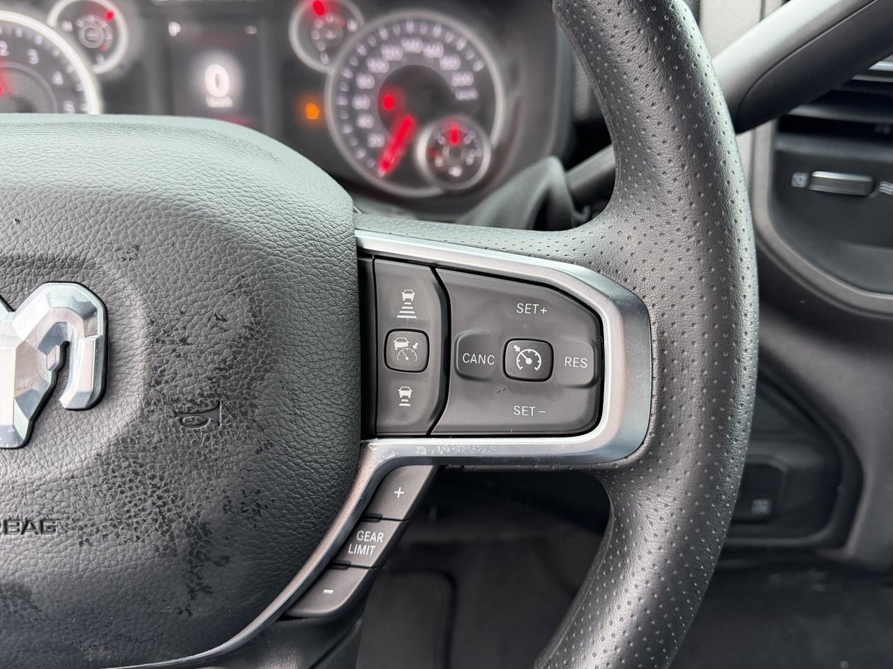 2026 Ram 2500 Black Express Crew Cab 4x4 | HEMI V8 | NAV | Backup Camera | Towing | Cloth Seats Redwater AB