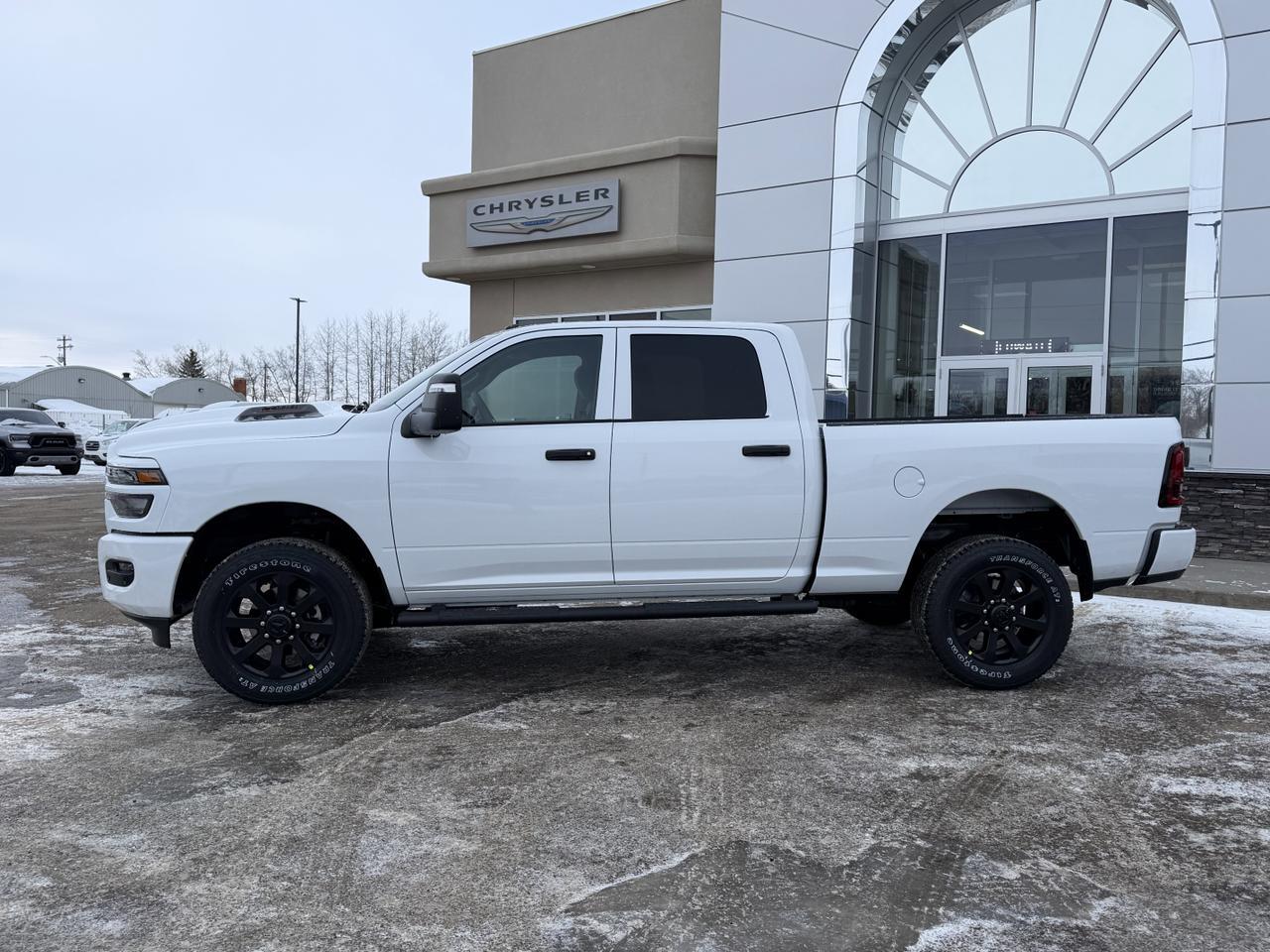 2026 Ram 2500 Black Express Crew Cab 4x4 | HEMI V8 | NAV | Backup Camera | Towing | Cloth Seats Redwater AB