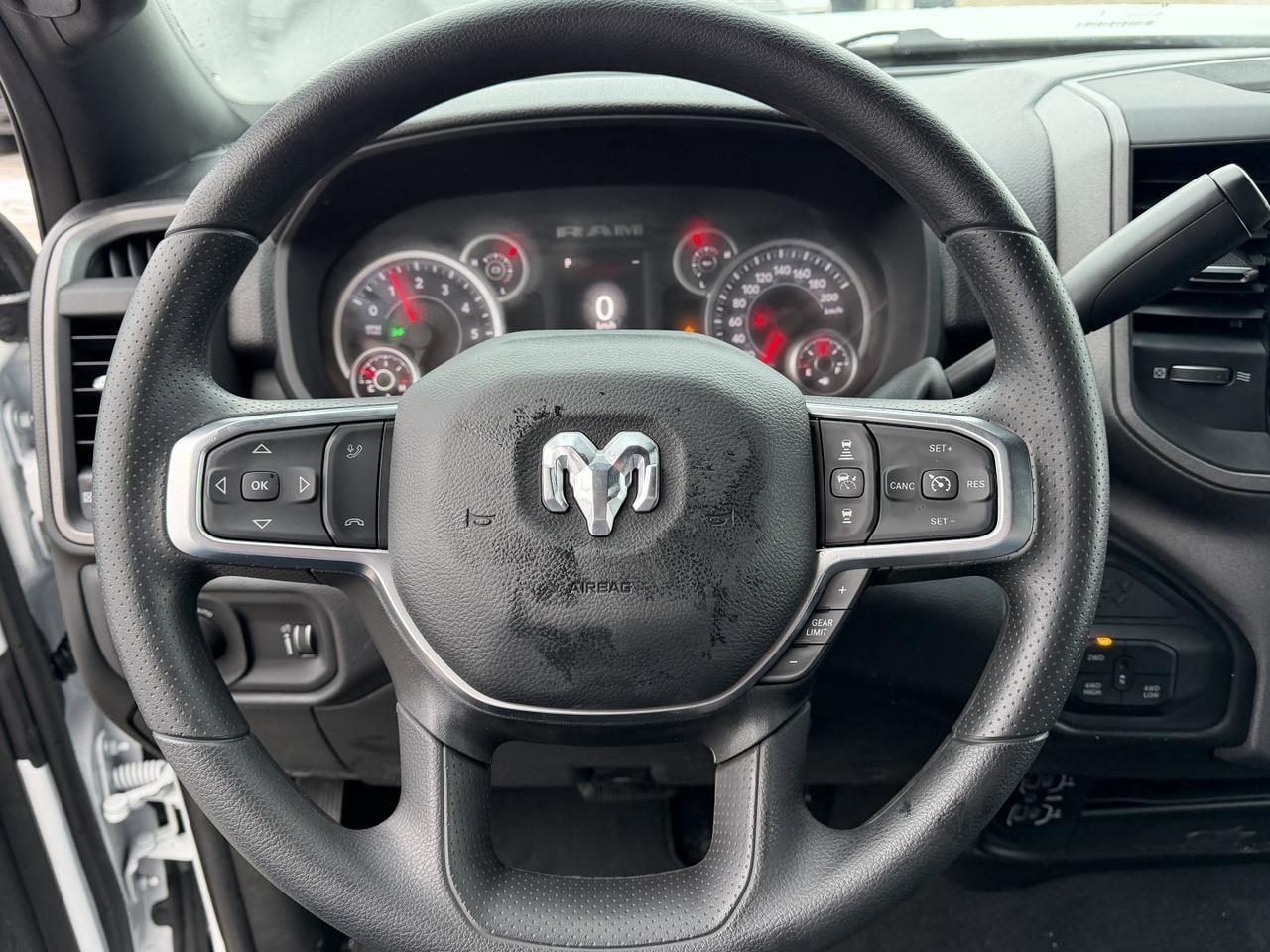 2026 Ram 2500 Black Express Crew Cab 4x4 | HEMI V8 | NAV | Backup Camera | Towing | Cloth Seats Redwater AB