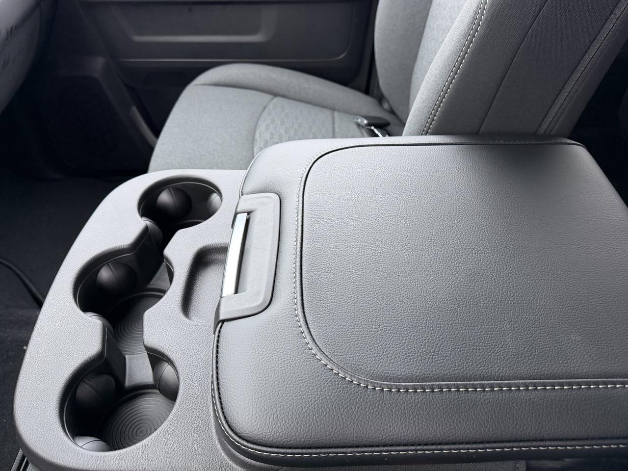 2026 Ram 2500 Black Express Crew Cab 4x4 | HEMI V8 | NAV | Backup Camera | Towing | Cloth Seats Redwater AB