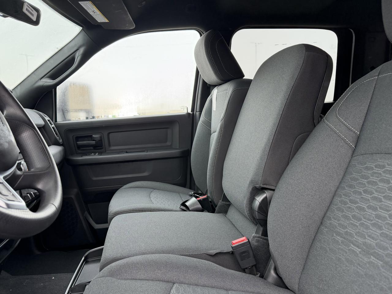 2026 Ram 2500 Black Express Crew Cab 4x4 | HEMI V8 | NAV | Backup Camera | Towing | Cloth Seats Redwater AB