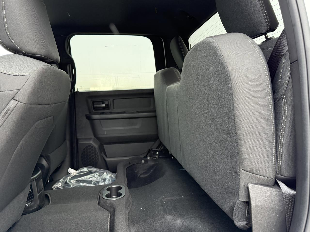 2026 Ram 2500 Black Express Crew Cab 4x4 | HEMI V8 | NAV | Backup Camera | Towing | Cloth Seats Redwater AB