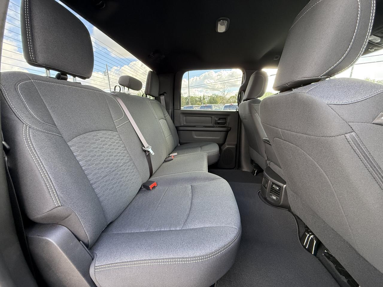 2026 Ram 2500 Black Express Crew Cab 4x4 | V8 HEMI | Black Cloth Interior | 20IN Black Wheels | Sport Hood Redwater AB