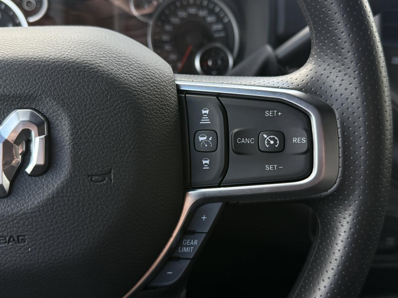 2026 Ram 2500 Black Express Crew Cab 4x4 | V8 HEMI | Black Cloth Interior | 20IN Black Wheels | Sport Hood Redwater AB