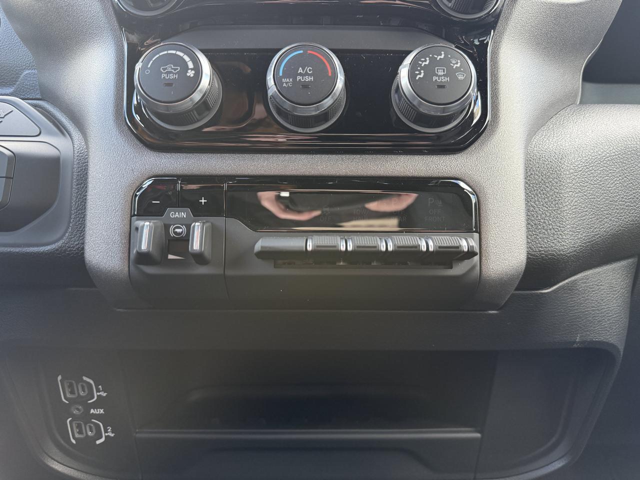 2026 Ram 2500 Black Express Crew Cab 4x4 | V8 HEMI | Black Cloth Interior | 20IN Black Wheels | Sport Hood Redwater AB