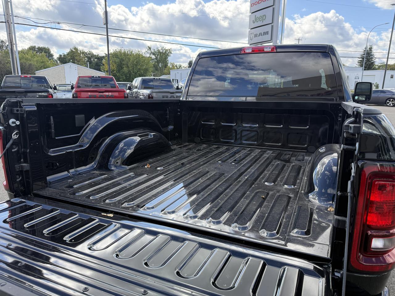2026 Ram 2500 Black Express Crew Cab 4x4 | V8 HEMI | Black Cloth Interior | 20IN Black Wheels | Sport Hood Redwater AB