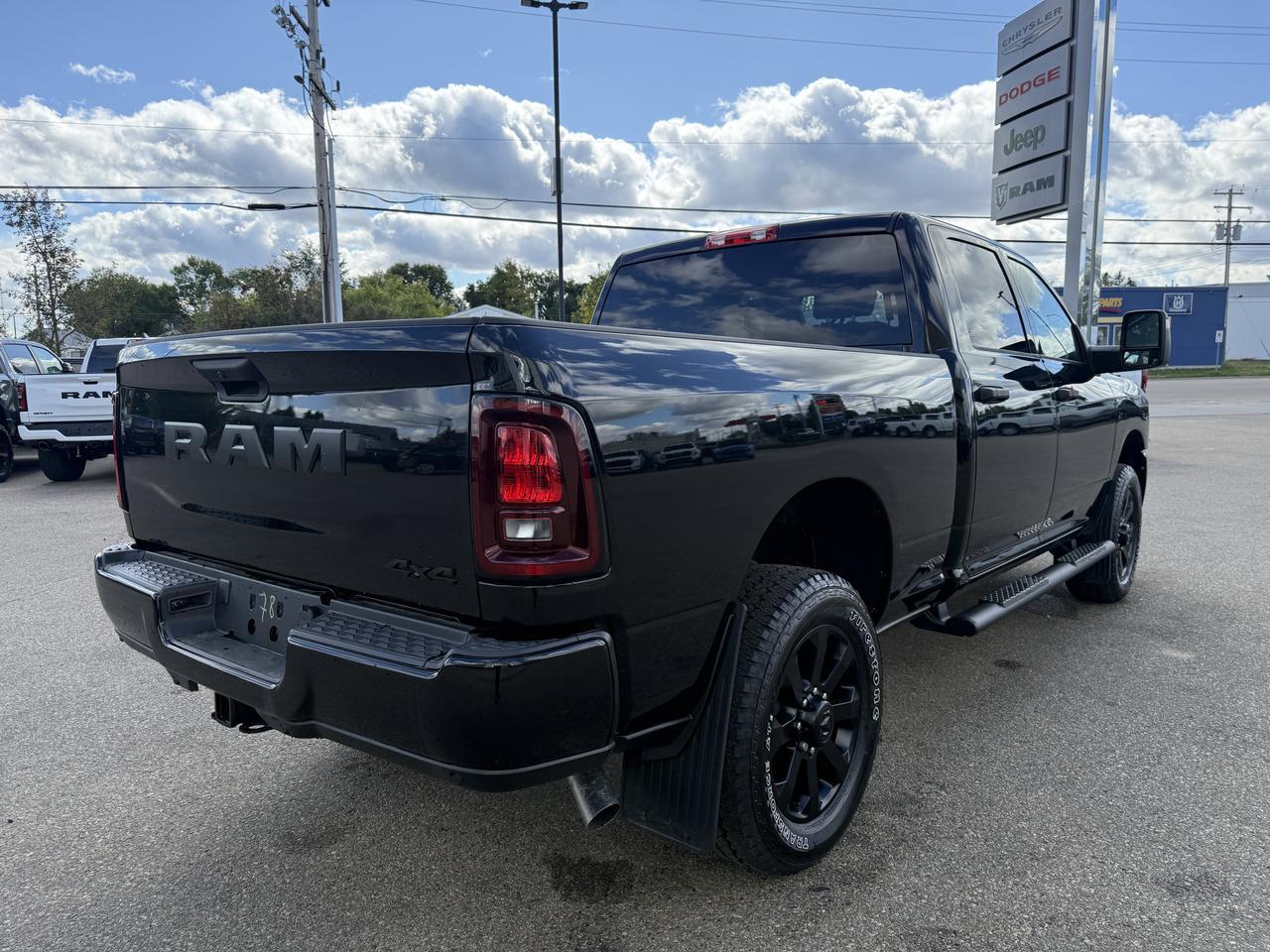 2026 Ram 2500 Black Express Crew Cab 4x4 | V8 HEMI | Black Cloth Interior | 20IN Black Wheels | Sport Hood Redwater AB